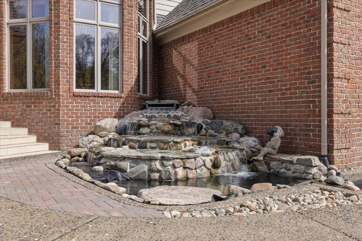 809 HAWKSMOORE Drive