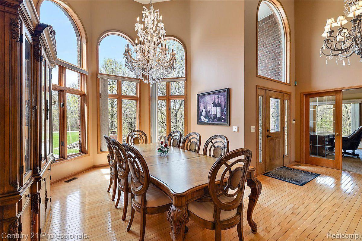 809 HAWKSMOORE Drive