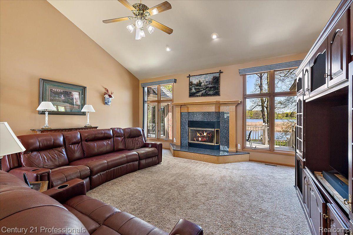 809 HAWKSMOORE Drive