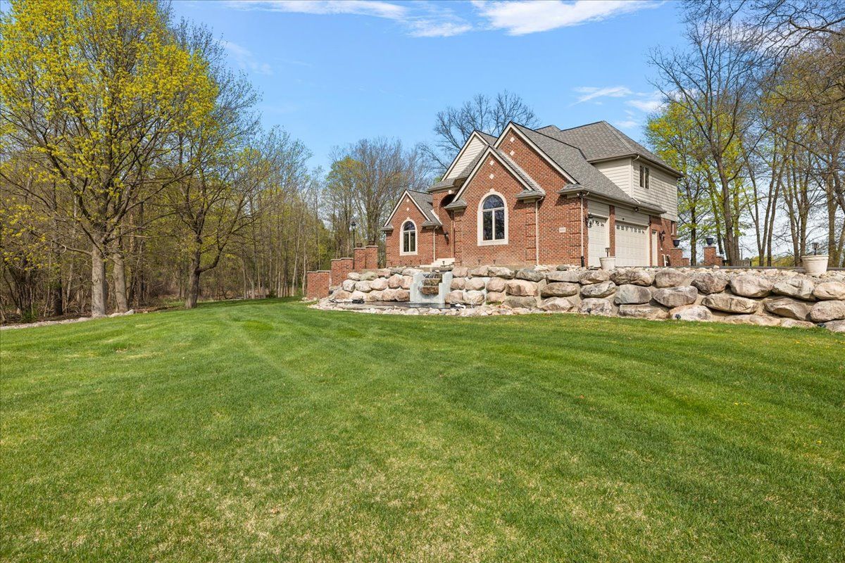 809 HAWKSMOORE Drive