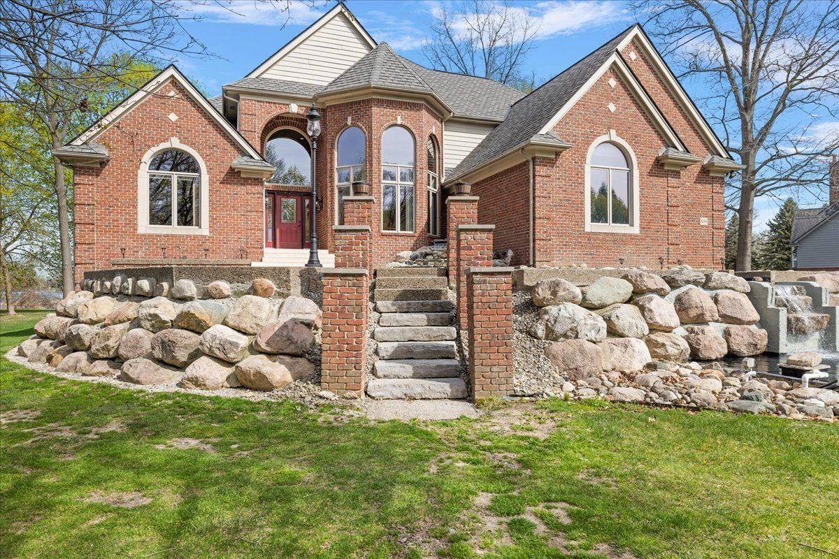809 HAWKSMOORE Drive