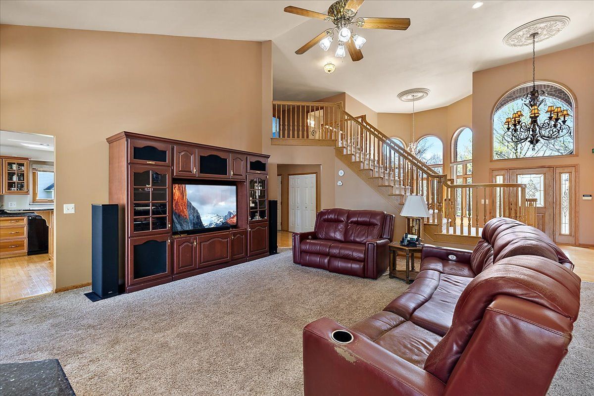 809 HAWKSMOORE Drive