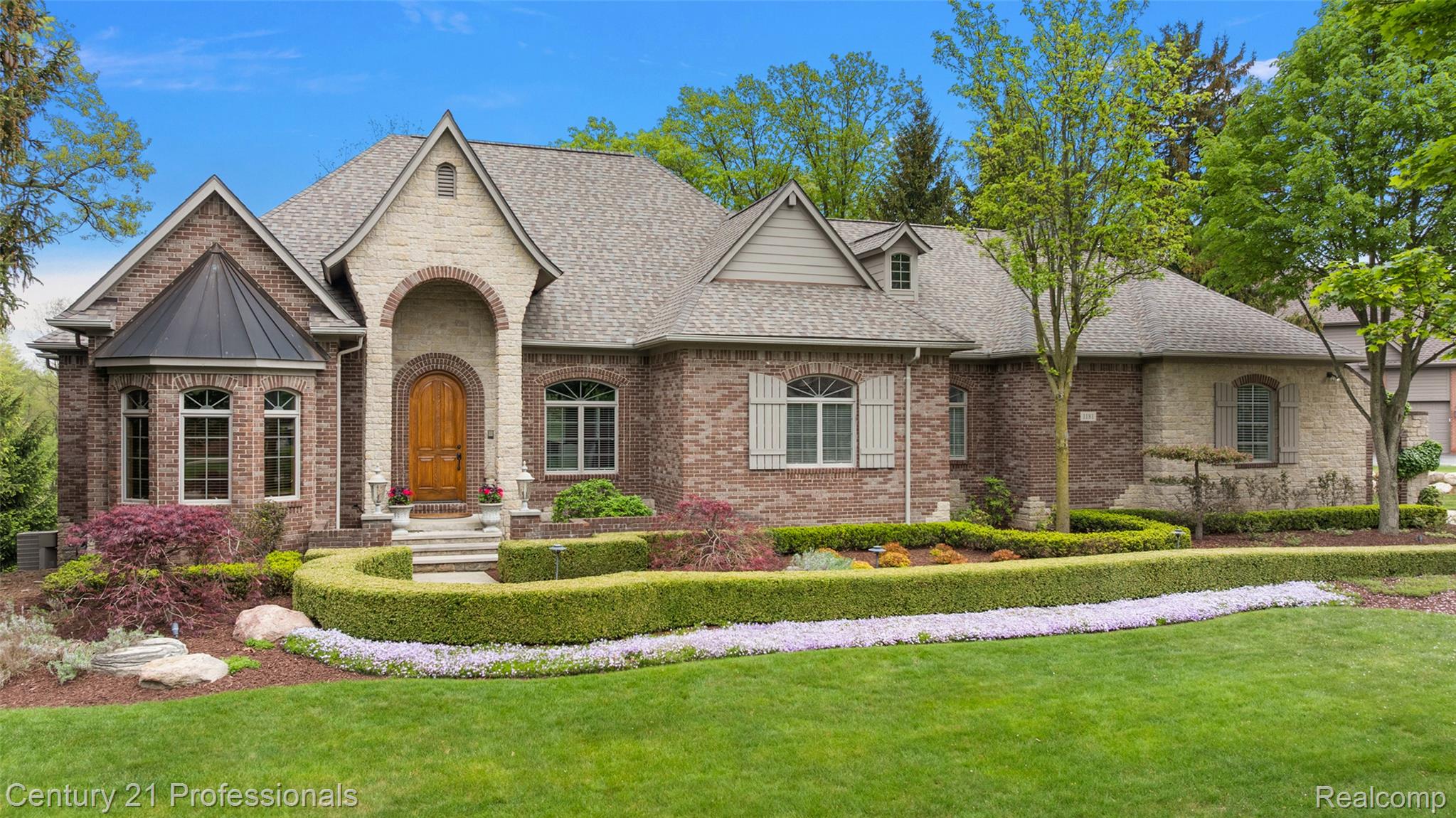 1181 Iroquois Trail