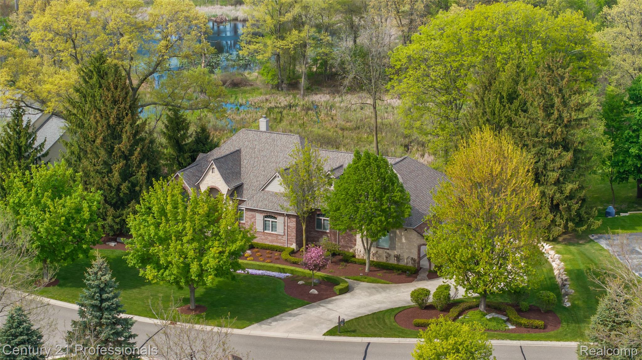 1181 Iroquois Trail