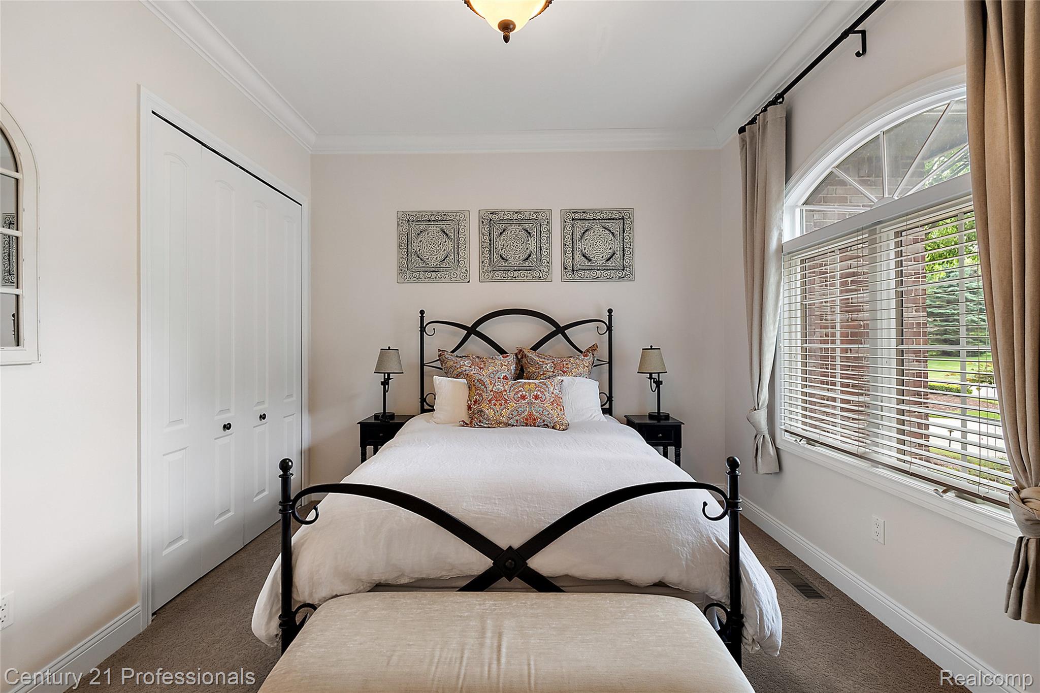 1181 Iroquois Trail