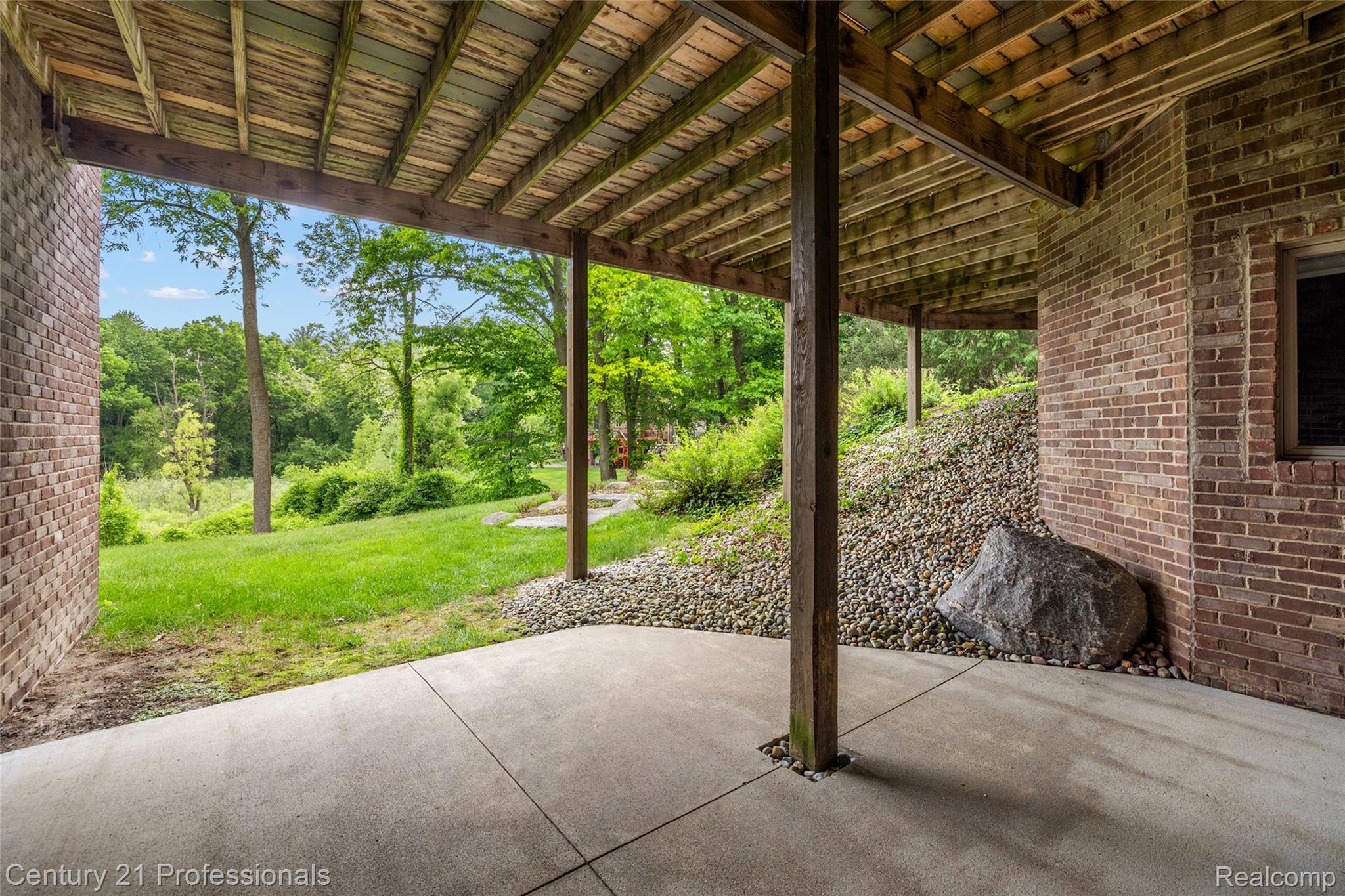 1181 Iroquois Trail