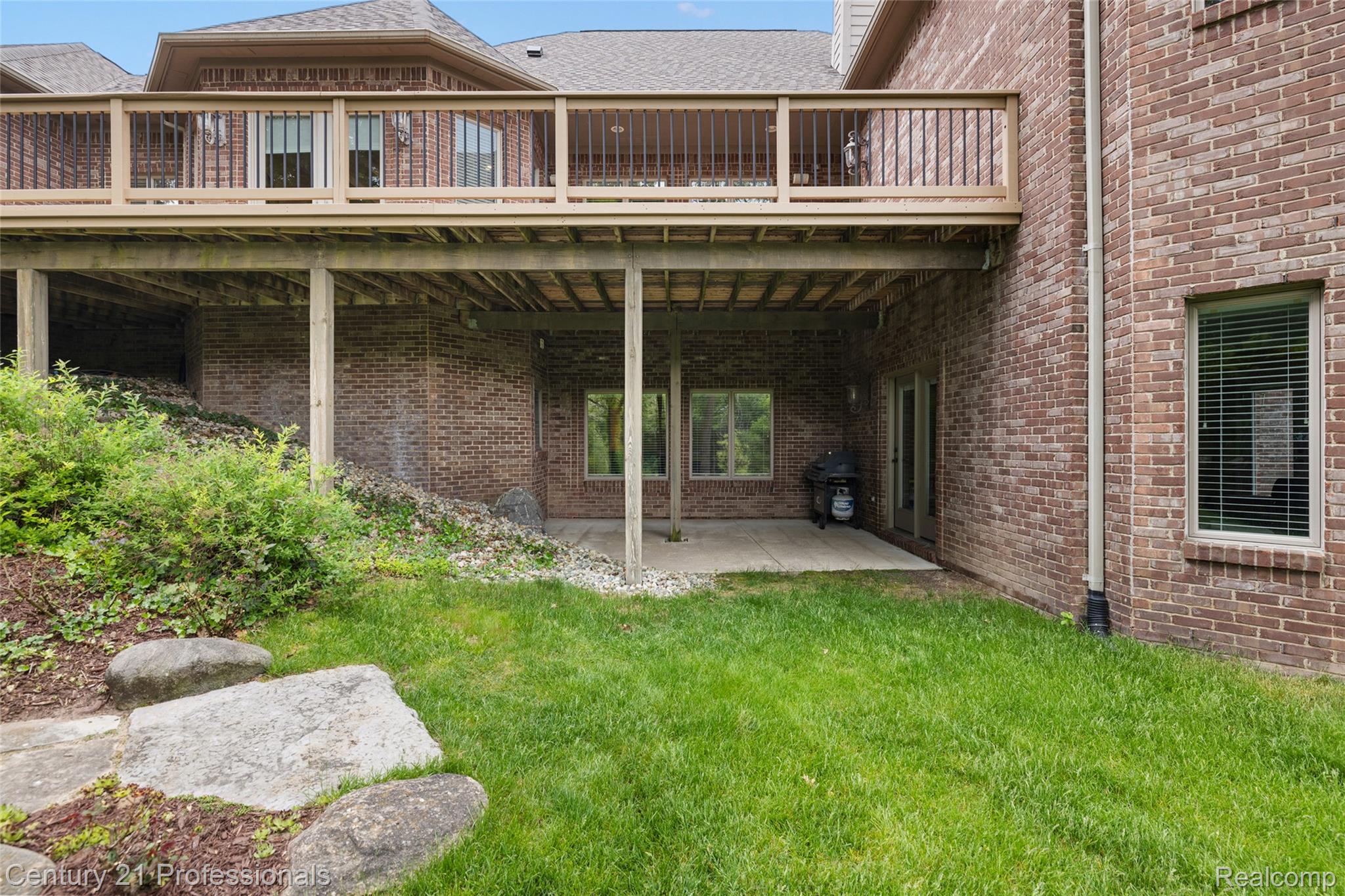 1181 Iroquois Trail