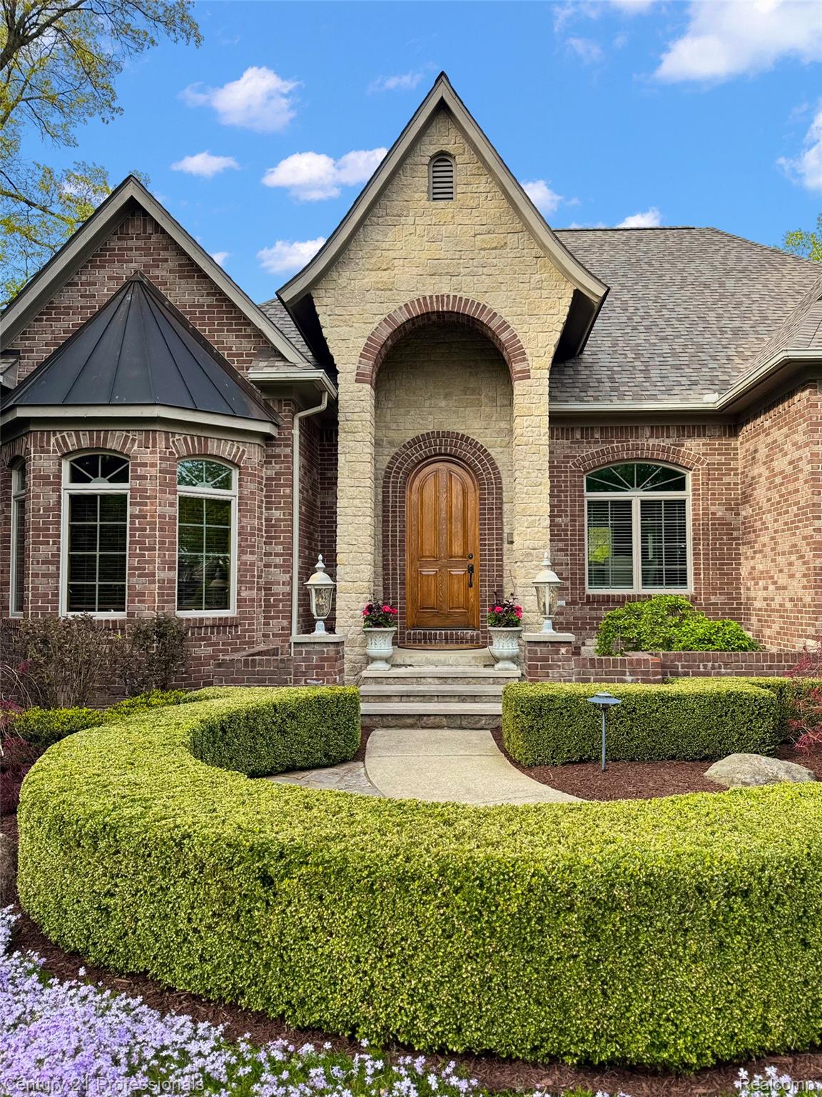 1181 Iroquois Trail