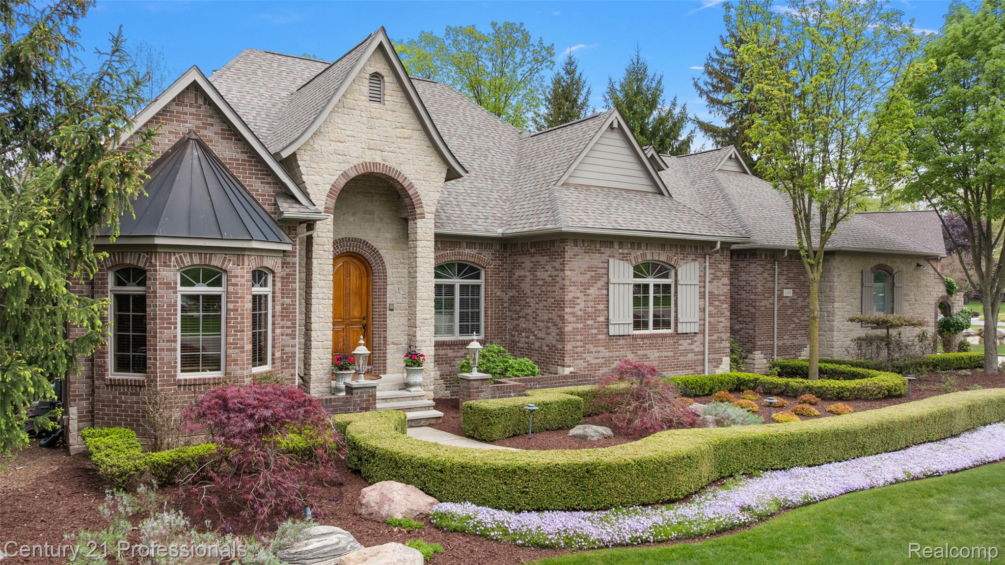 1181 Iroquois Trail