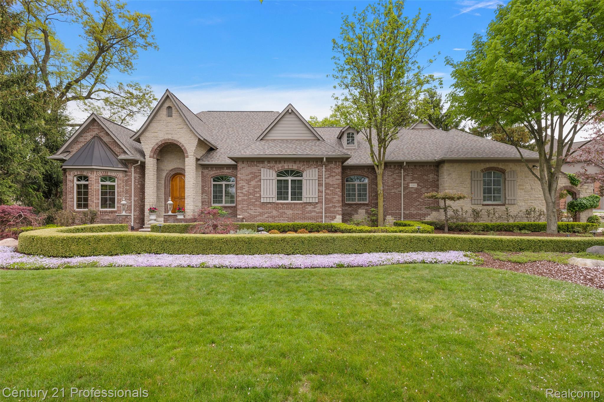 1181 Iroquois Trail