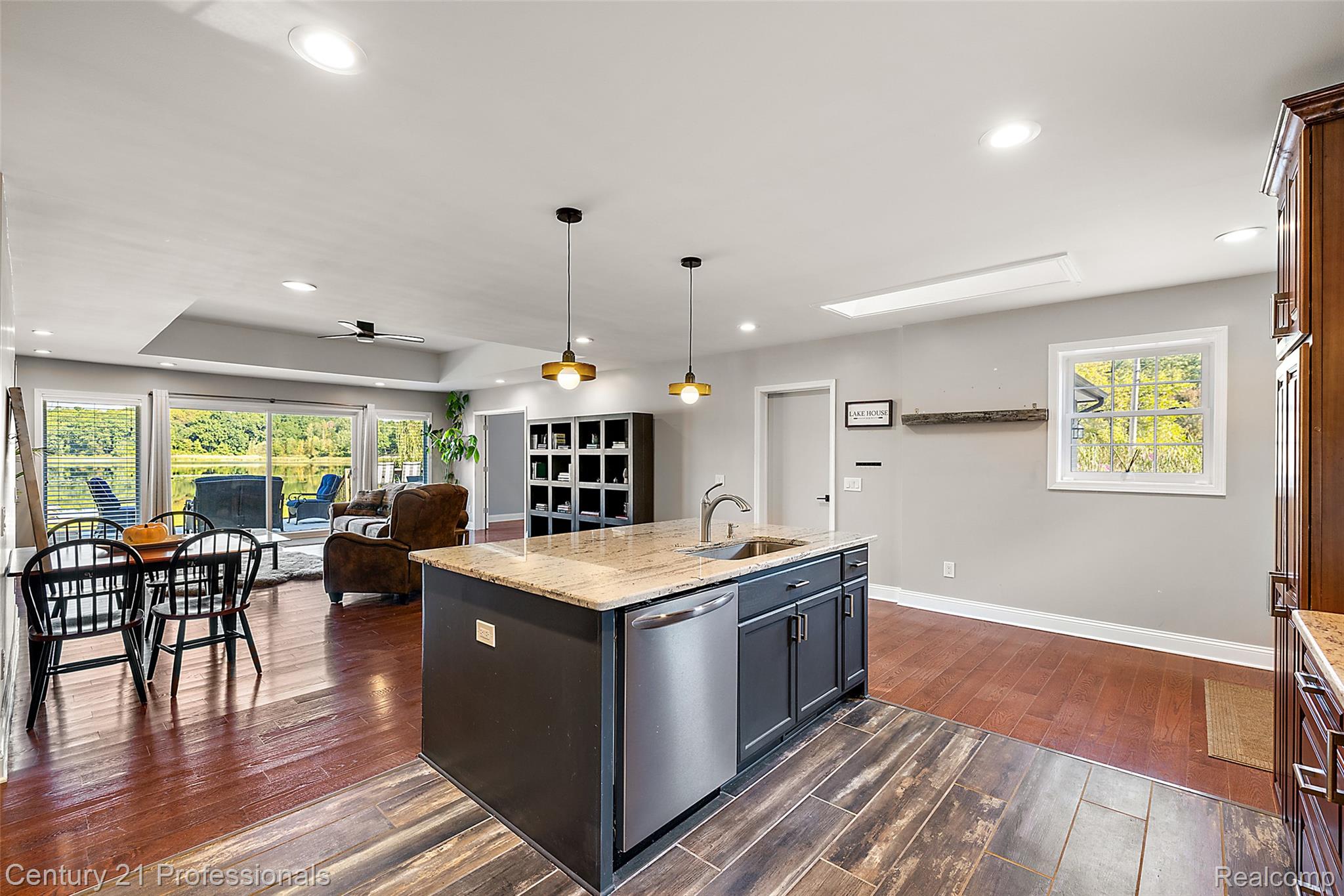 2679 Lakeview Drive