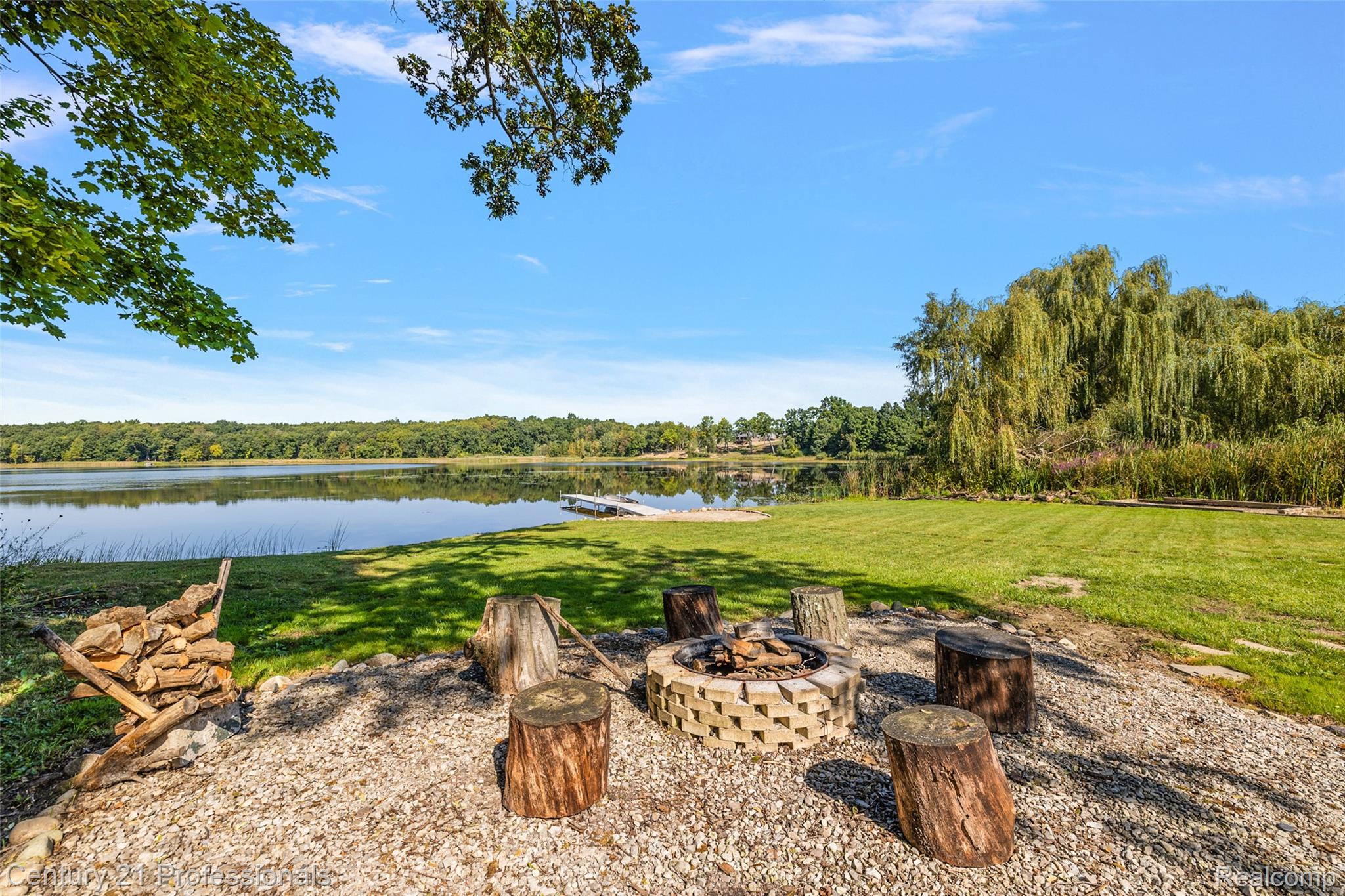 2679 Lakeview Drive