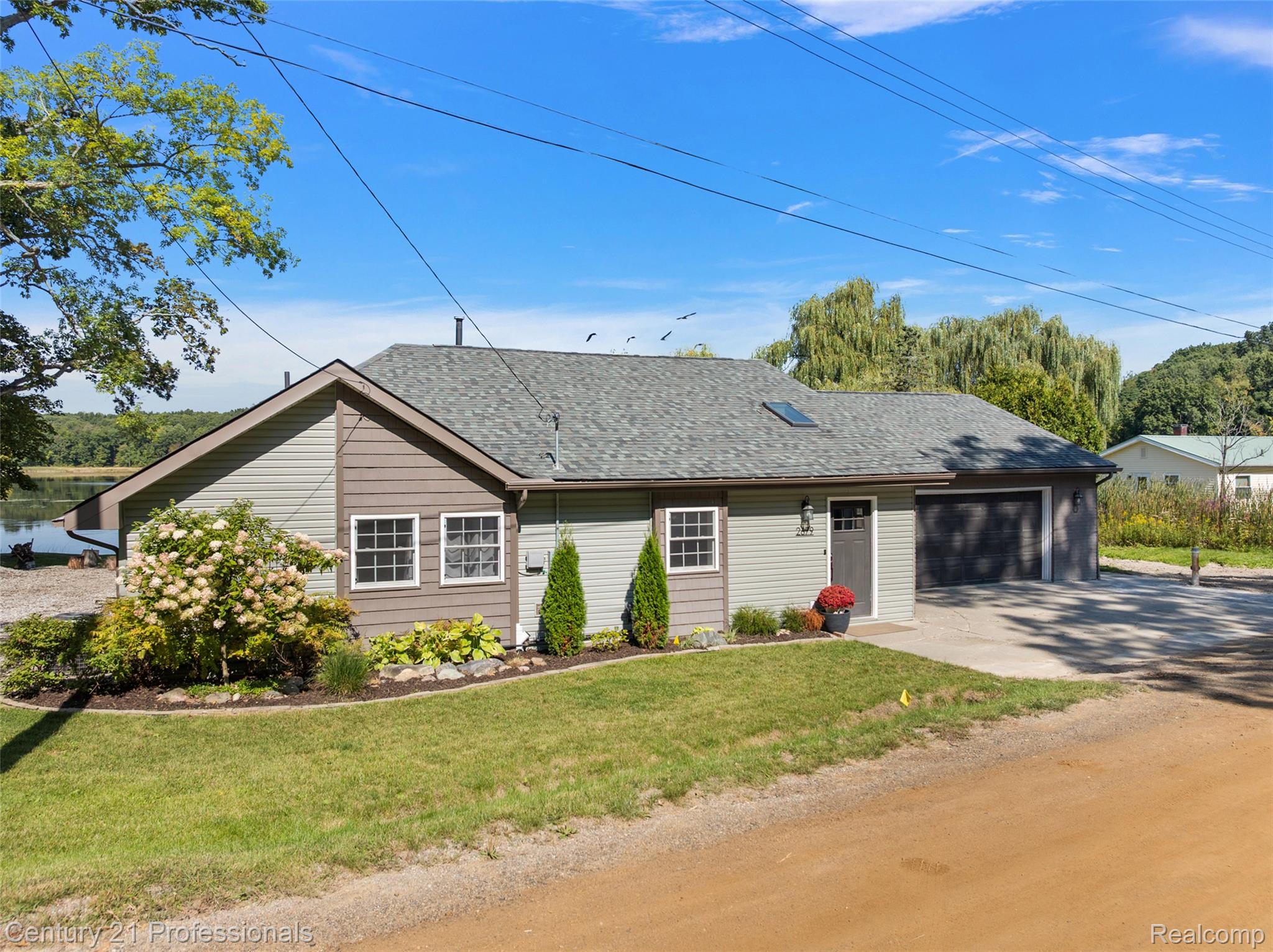 2679 Lakeview Drive