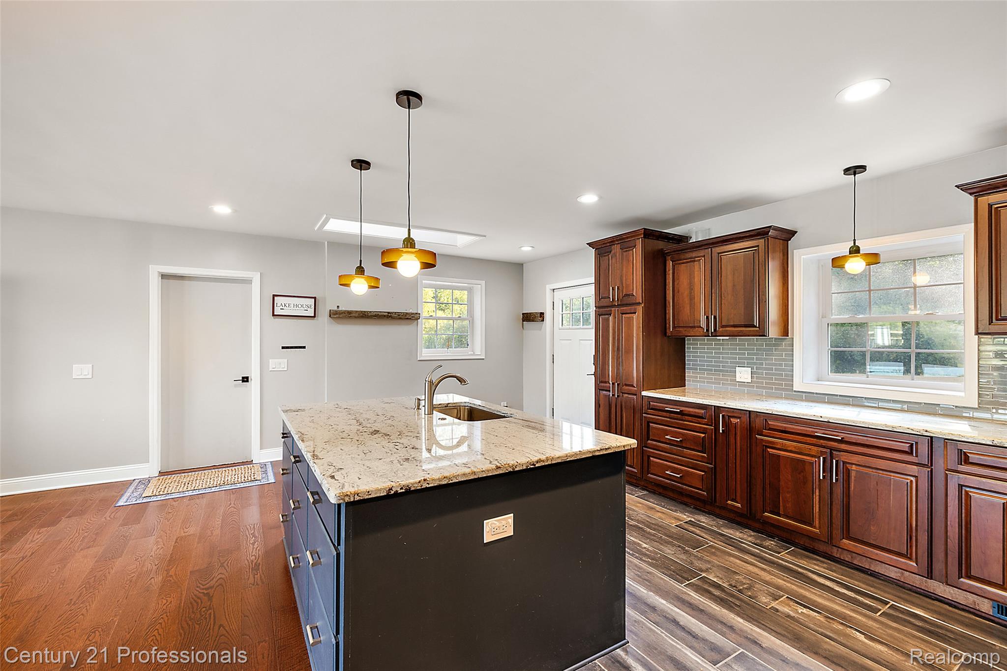 2679 Lakeview Drive