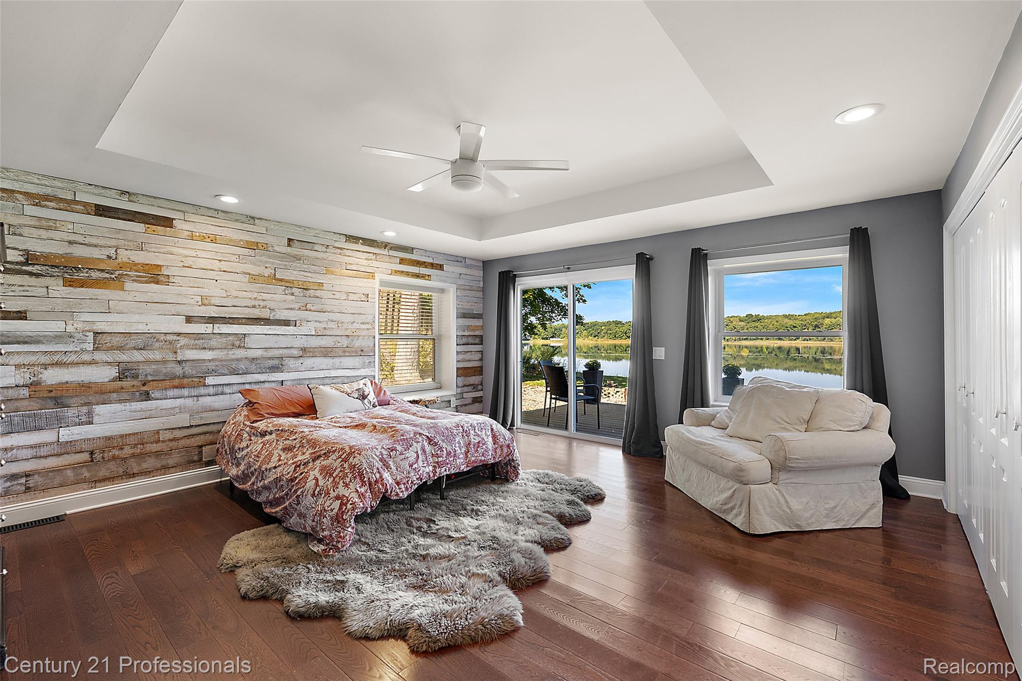 2679 Lakeview Drive
