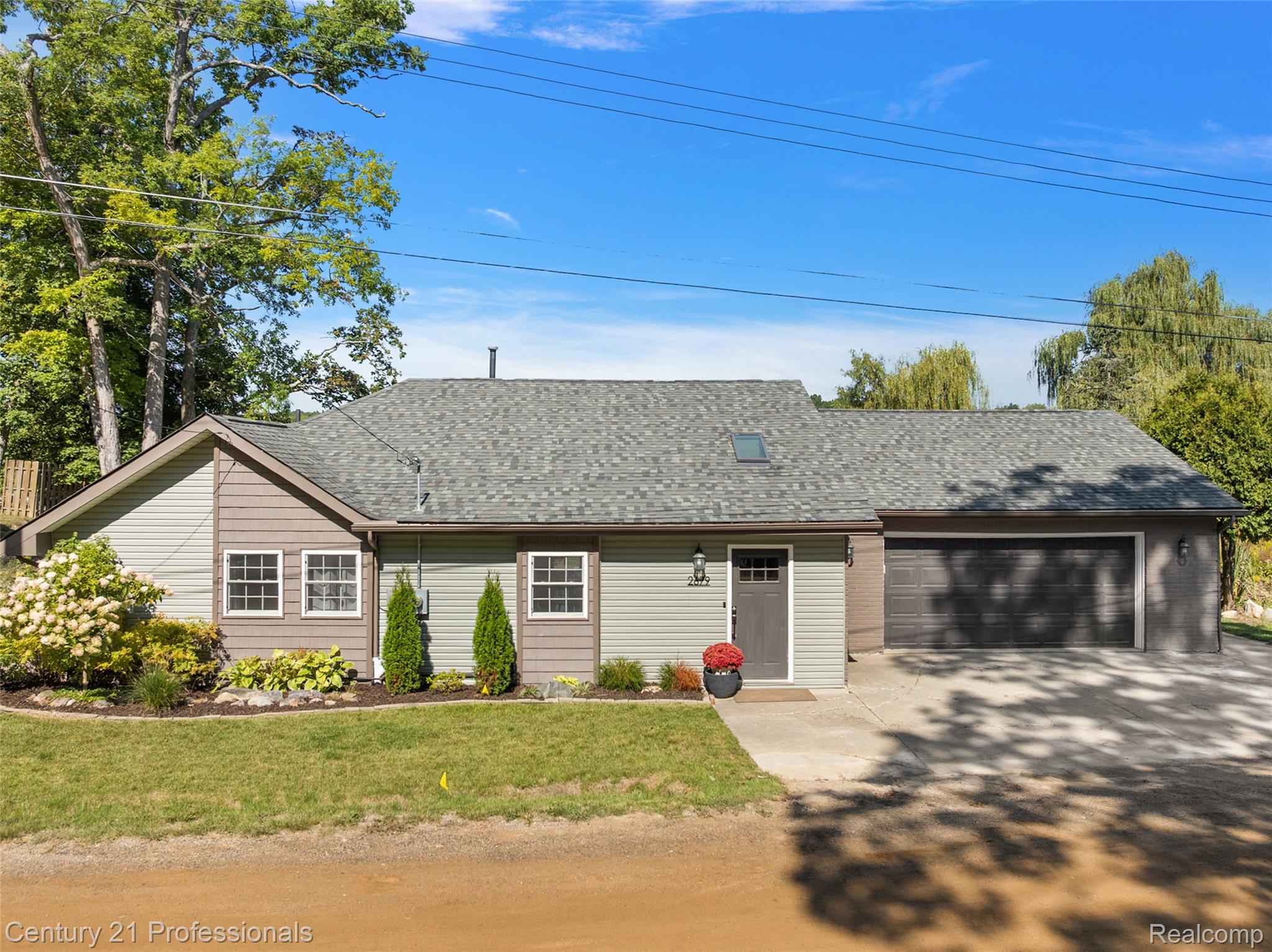 2679 Lakeview Drive