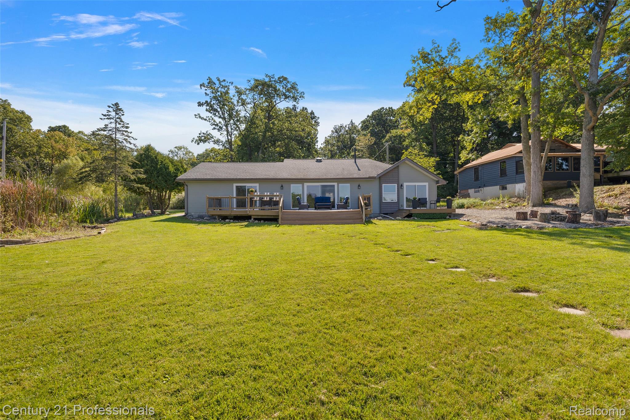 2679 Lakeview Drive