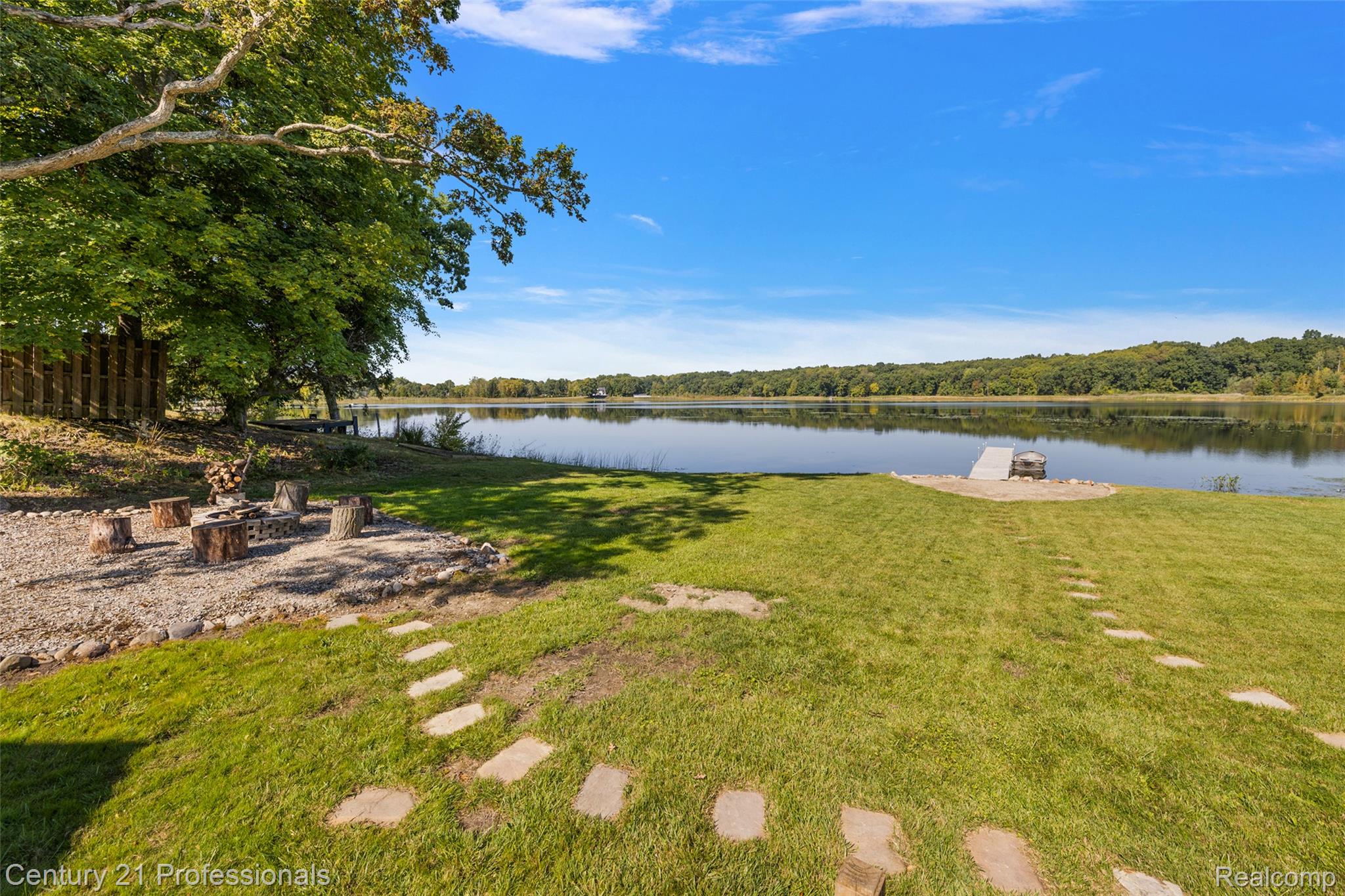 2679 Lakeview Drive