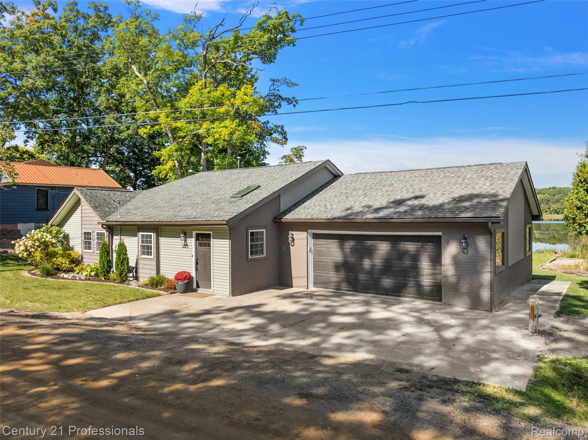 2679 Lakeview Drive