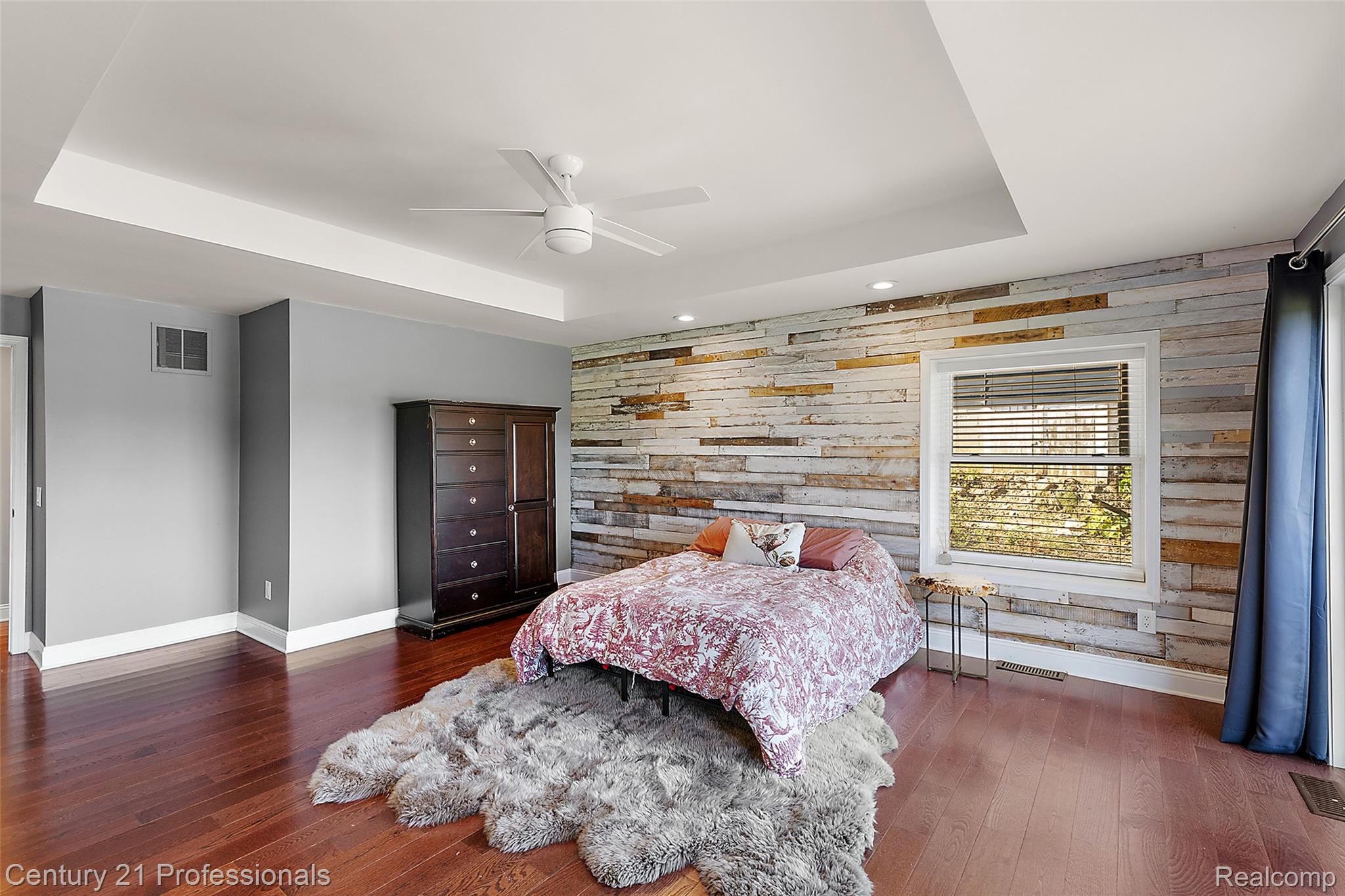 2679 Lakeview Drive