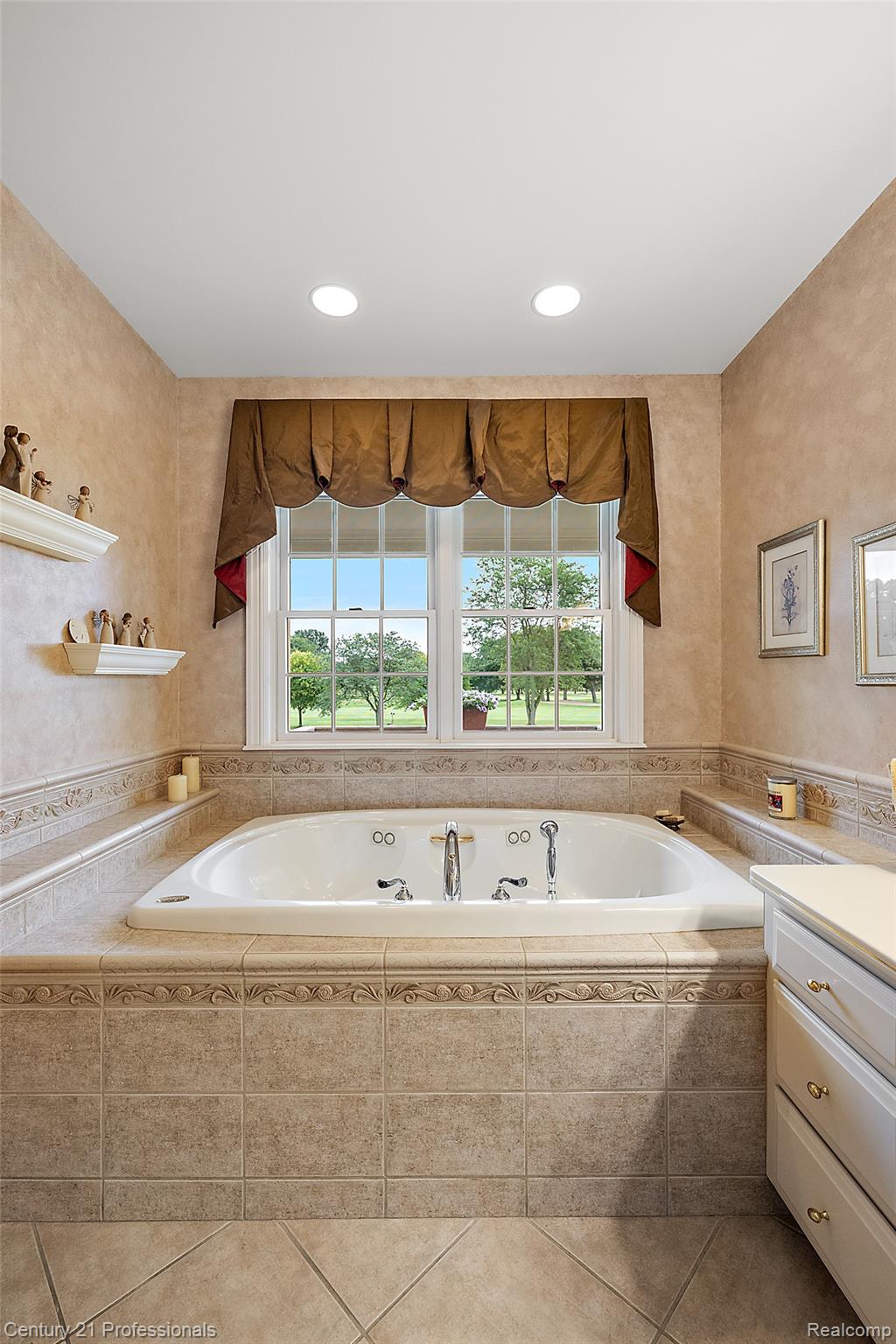 9310 Fairway Trail