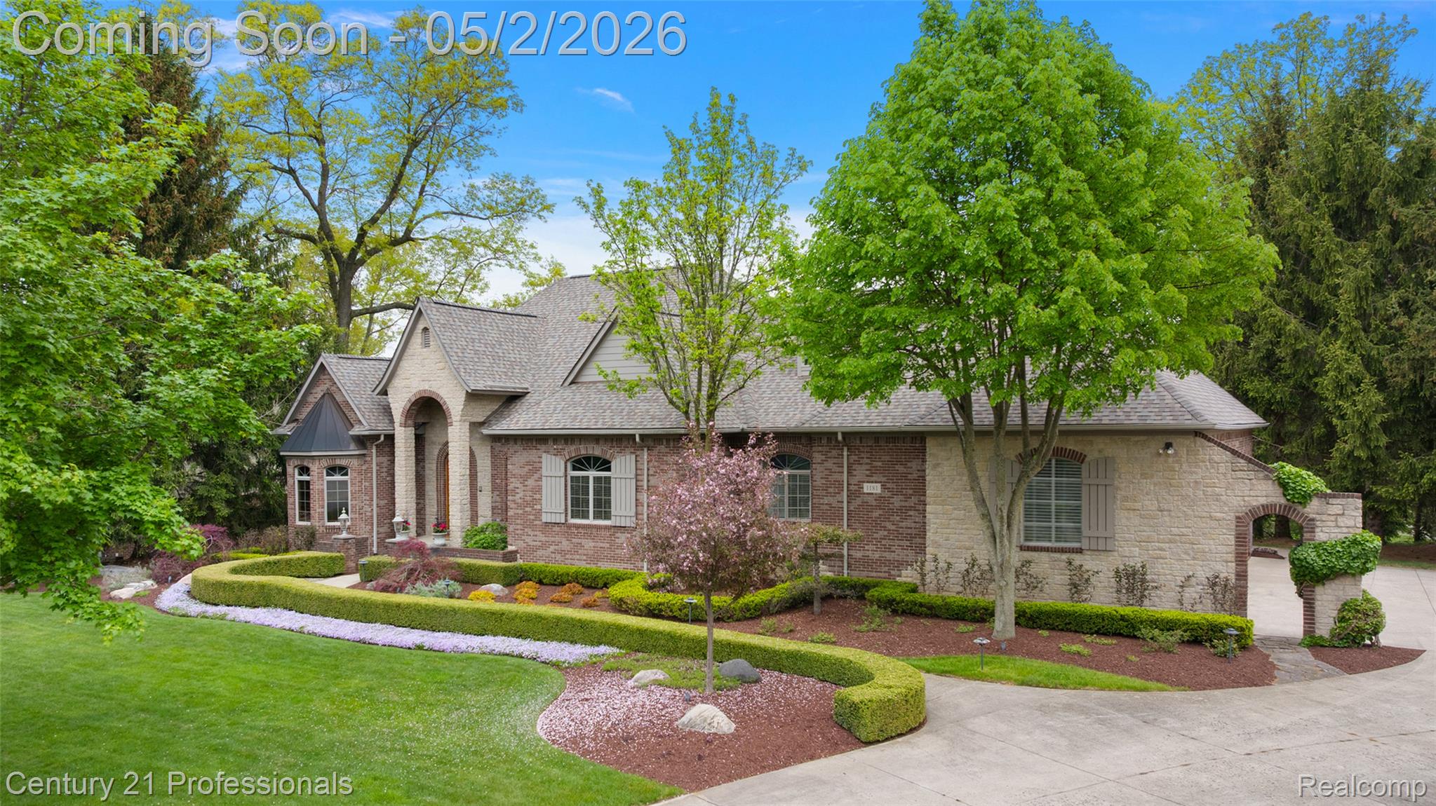 1181 Iroquois Trail
