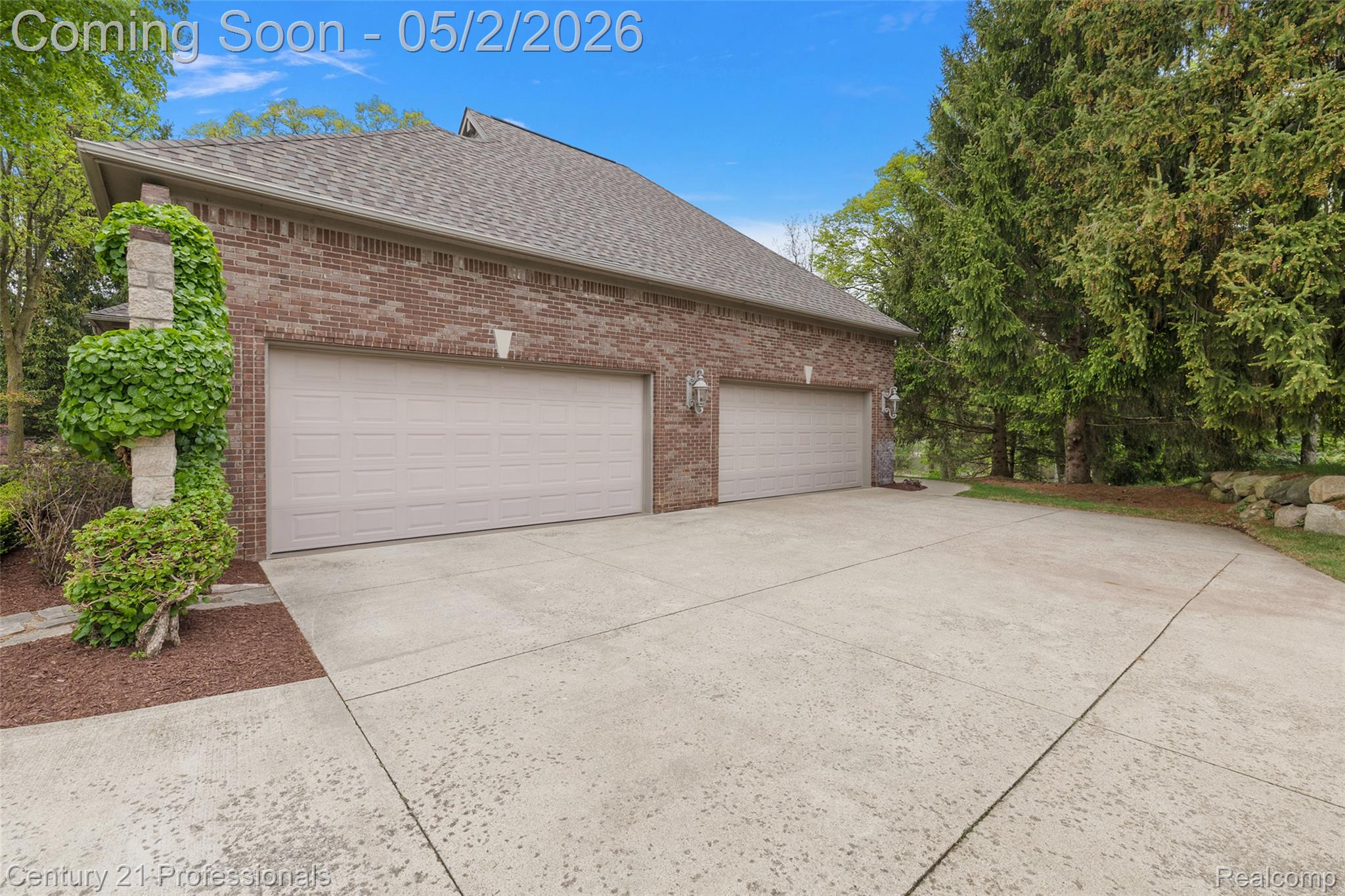 1181 Iroquois Trail