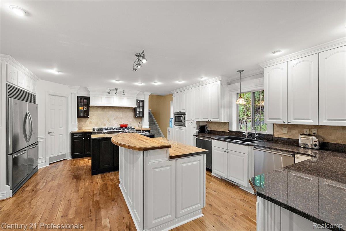 6705 College Park Drive