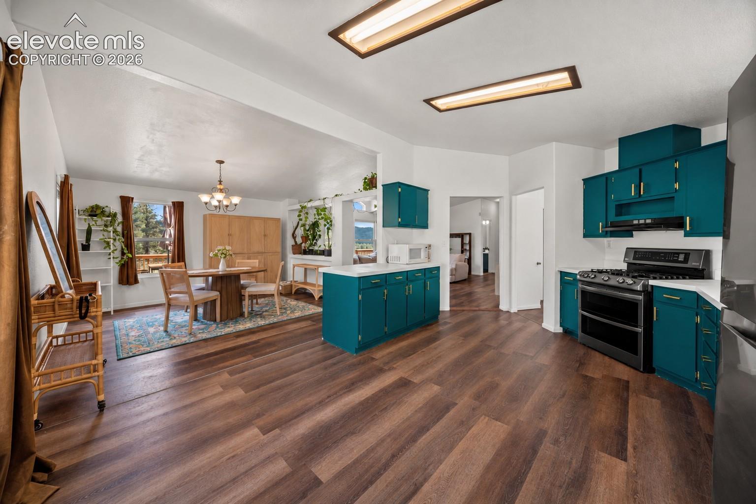 464 Hackamore Drive