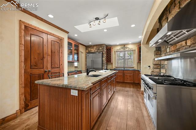 1300 W Midland Avenue