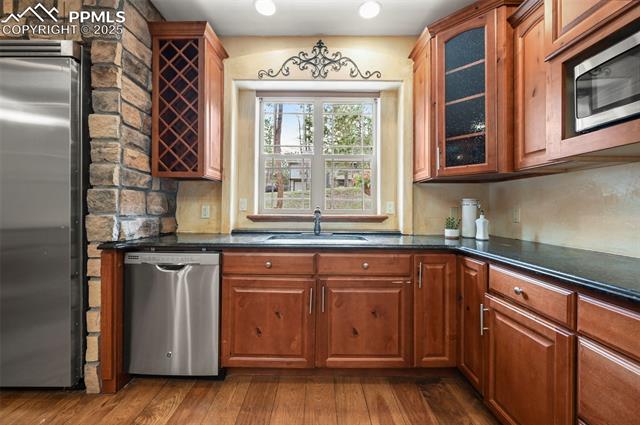 1300 W Midland Avenue