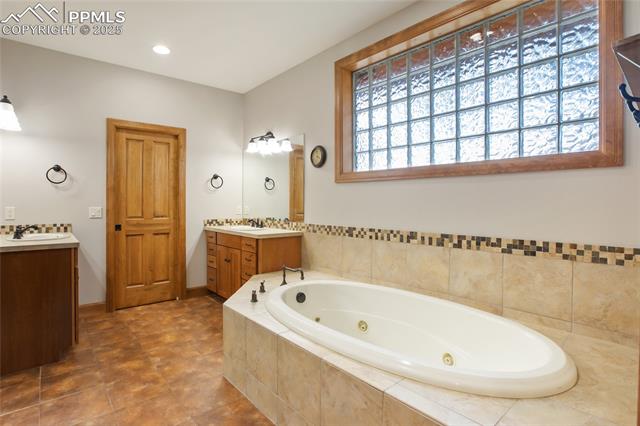 1230 Cottontail Trail