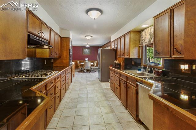 123 W Masonic Avenue