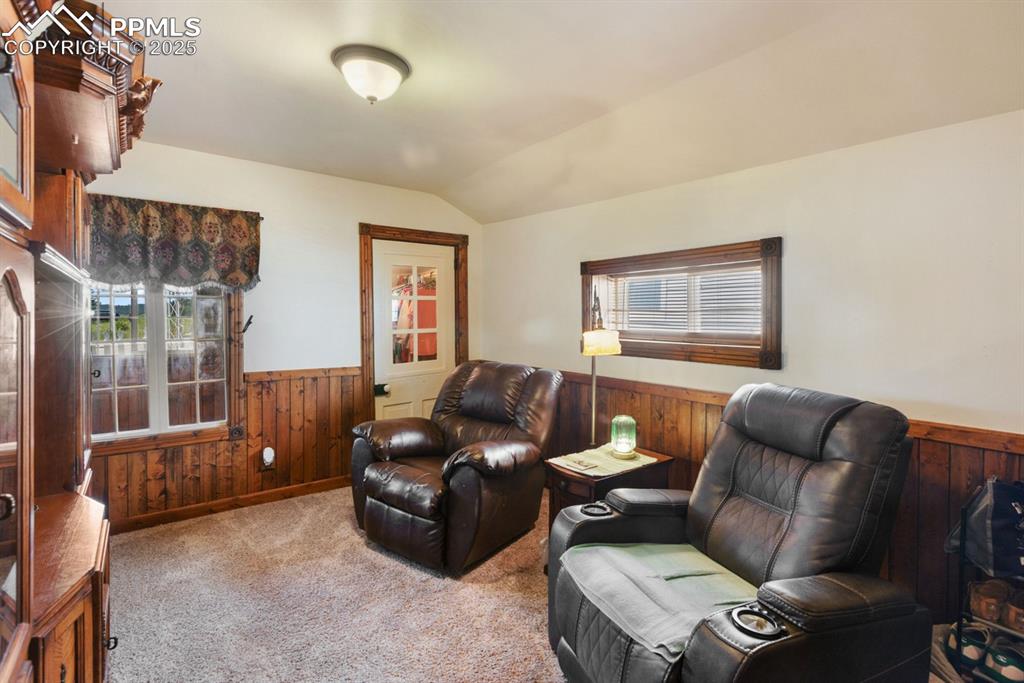 123 W Masonic Avenue