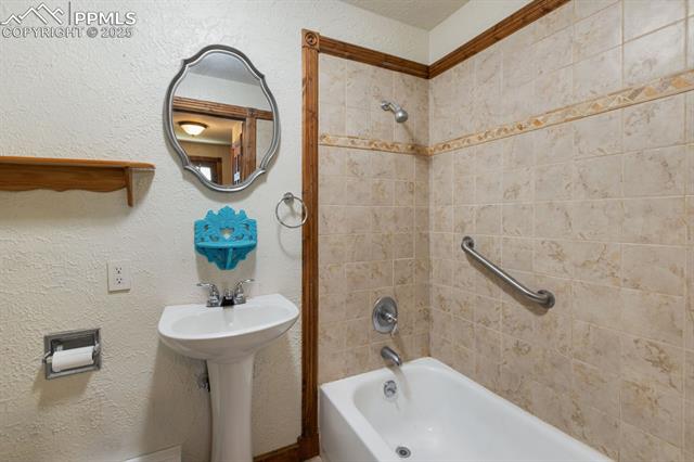 123 W Masonic Avenue