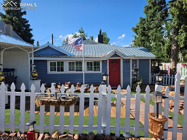 123 W Masonic Avenue