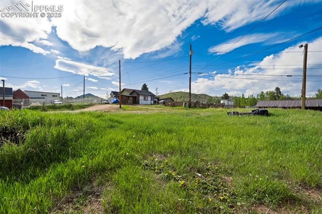 215 W Bennett Avenue