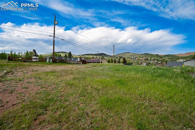 215 W Bennett Avenue