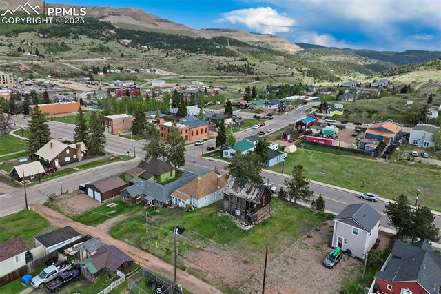 215 W Bennett Avenue