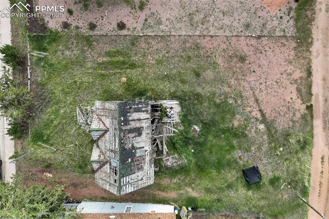 215 W Bennett Avenue