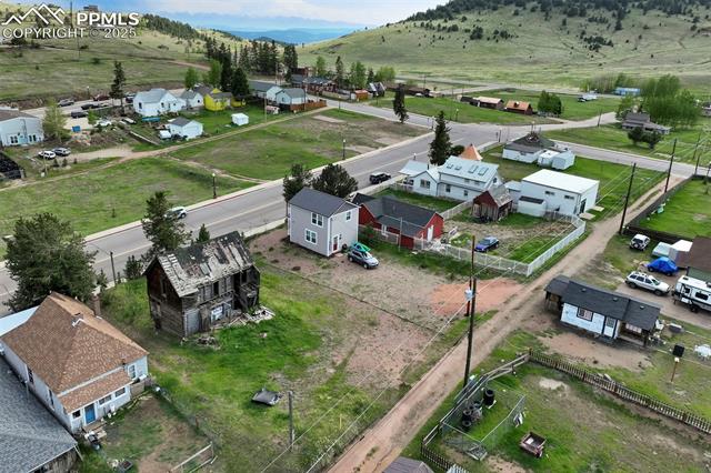 215 W Bennett Avenue