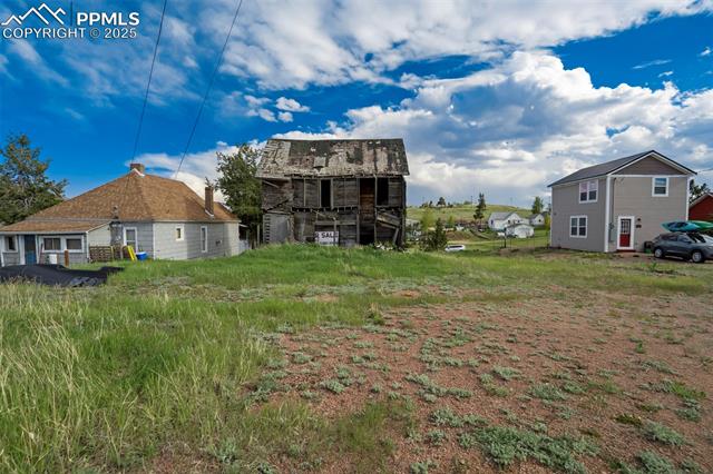 215 W Bennett Avenue