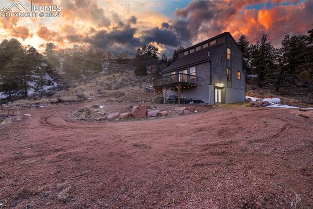 1063 Meadows Lane