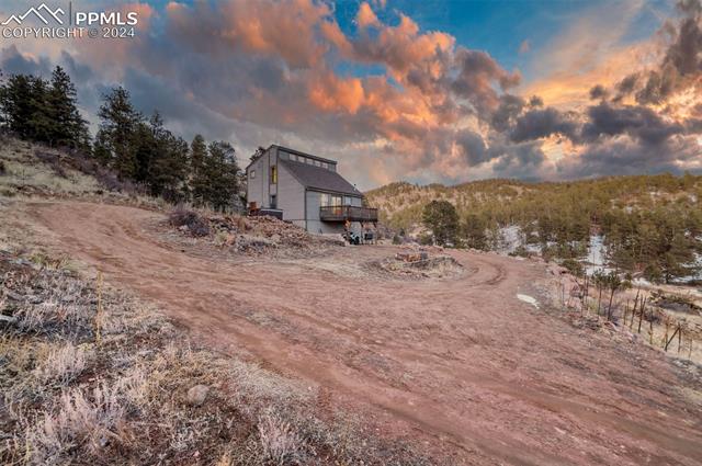 1063 Meadows Lane