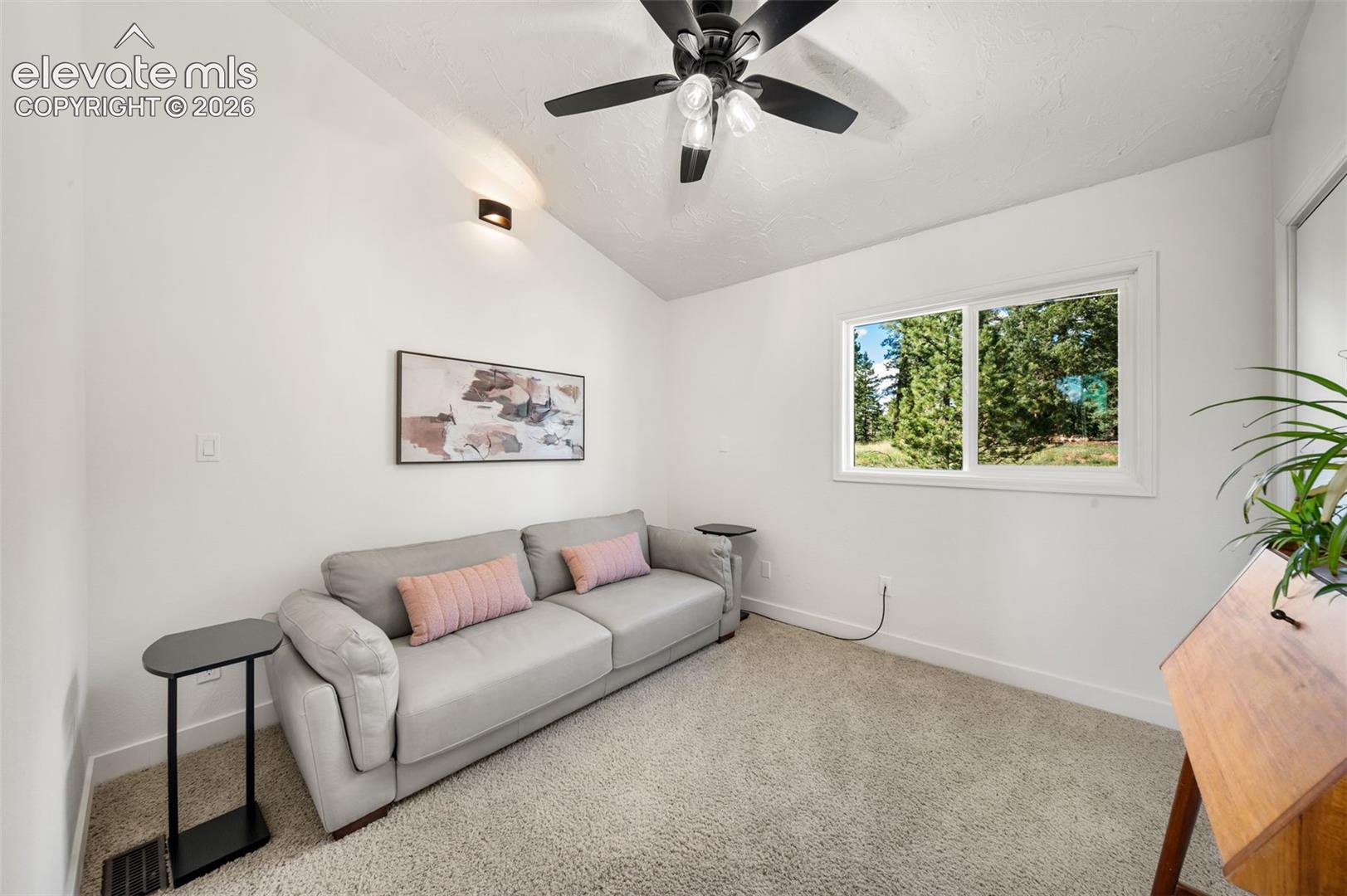 330 W Ridge Drive