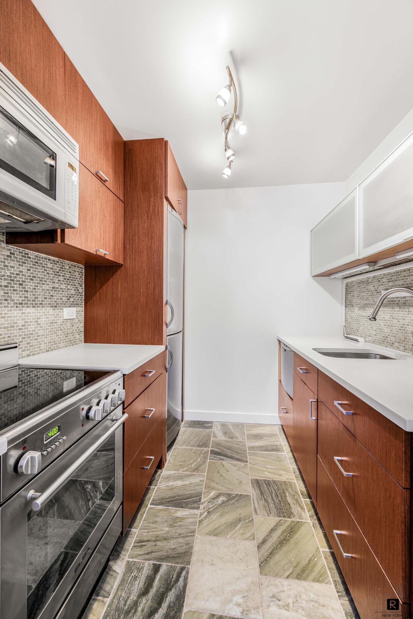 244 Madison Avenue 11L