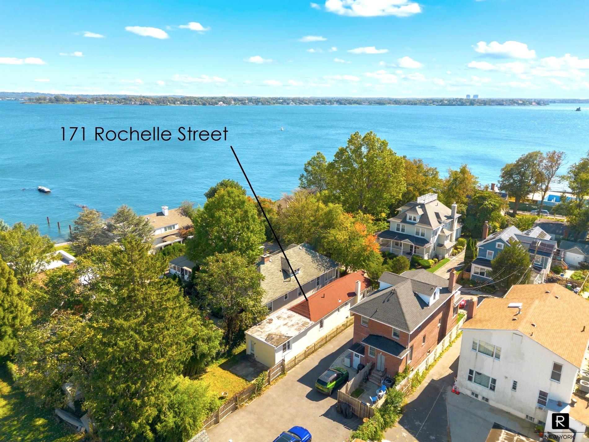 171 Rochelle Street