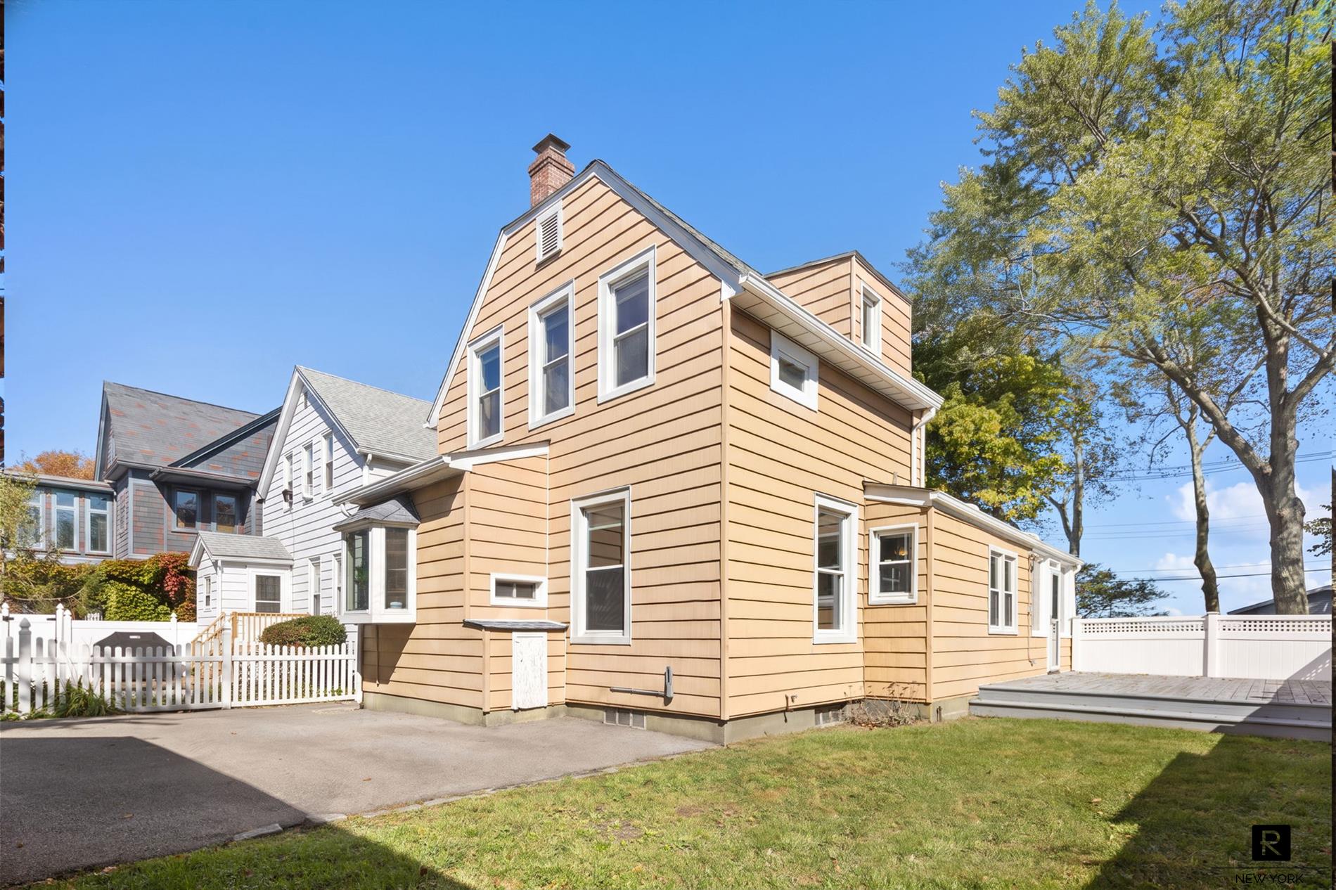 475 King Avenue