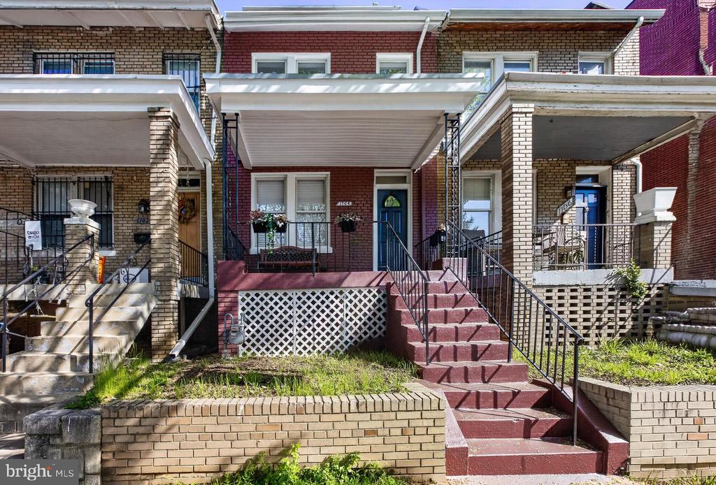 1704 INDEPENDENCE AVENUE SE