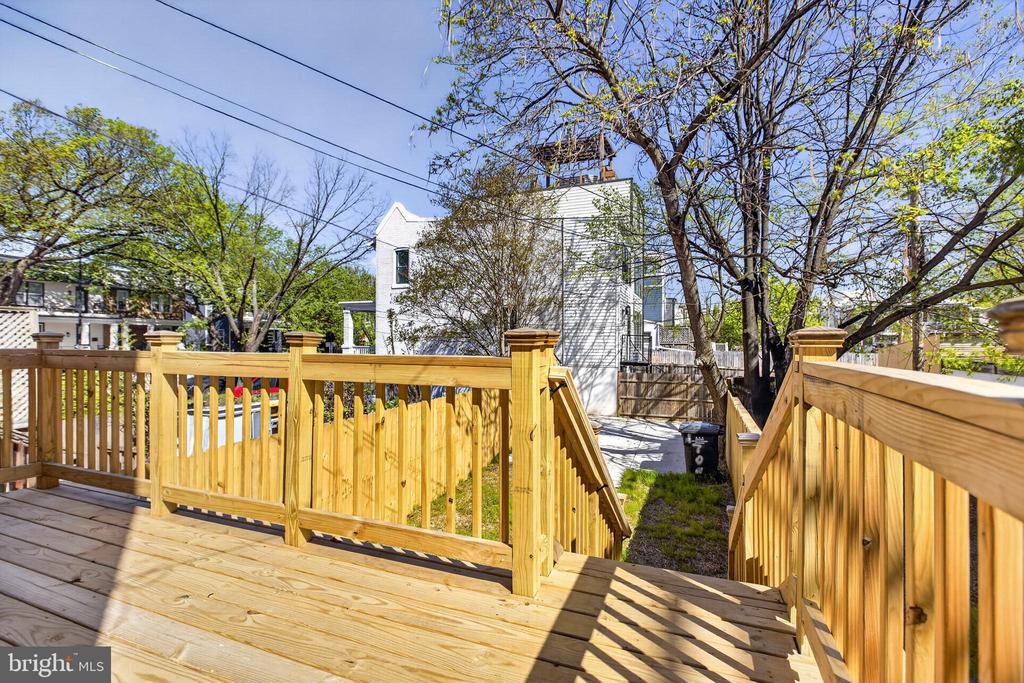 1704 INDEPENDENCE AVENUE SE